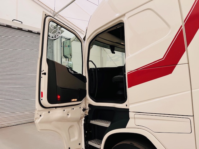 Volvo FH 500 6×2 Midlift Tractor Unit