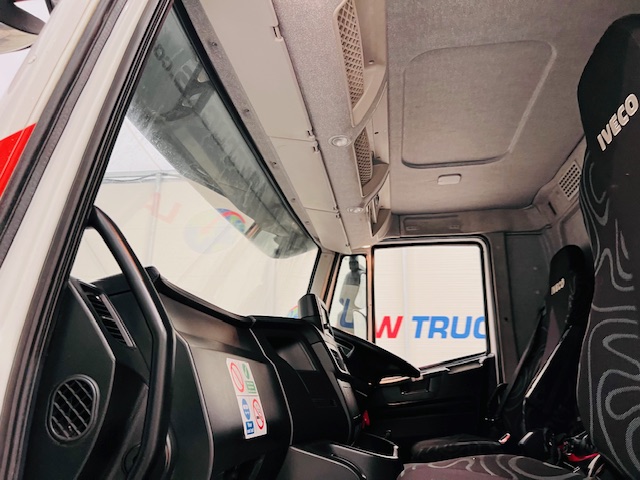 Iveco Stralis 310 Euro 6 6×2 Dropside Brick Grab