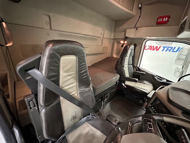 Volvo FH 500 6×2 Midlift Tractor Unit