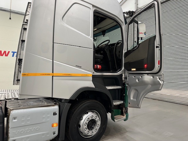 Volvo FH 500 6×2 Midlift Tractor Unit