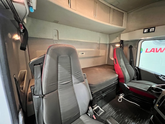 Volvo FH 500 6×2 Midlift Tractor Unit