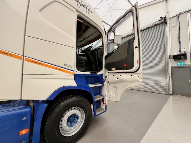 Volvo FH 500 6×2 Midlift Tractor Unit