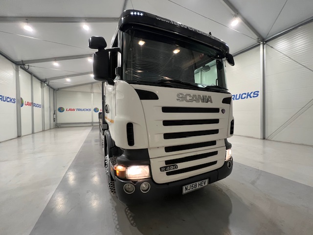 Scania R420 8×2 Rear Lift Brick Grab Drawbar