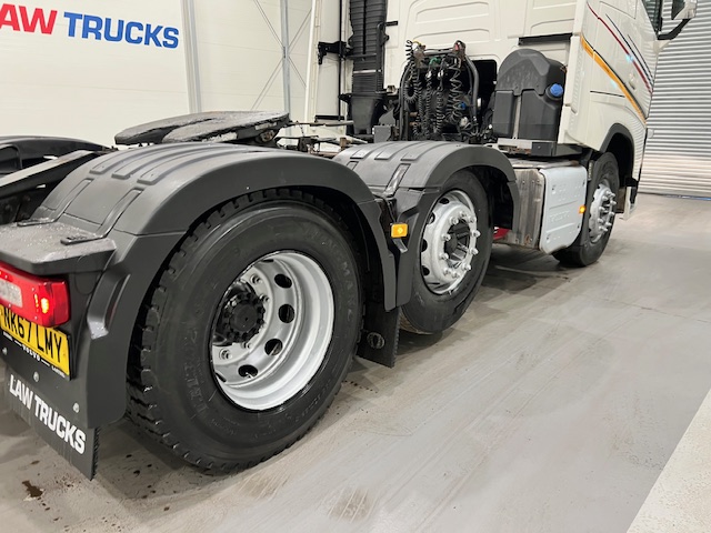 Volvo FH 500 6×2 Midlift Tractor Unit