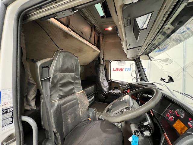 Volvo FH 480 6×2 Rear Lift Tractor Unit