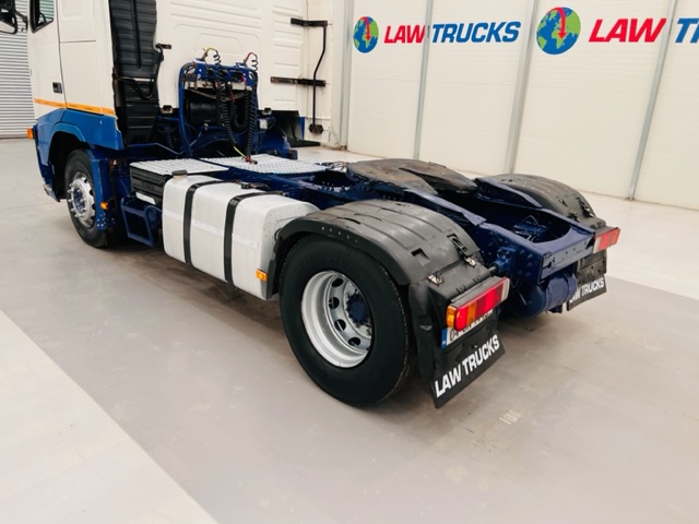 Volvo FH12 420 4×2 Sleeper Cab Tractor Unit