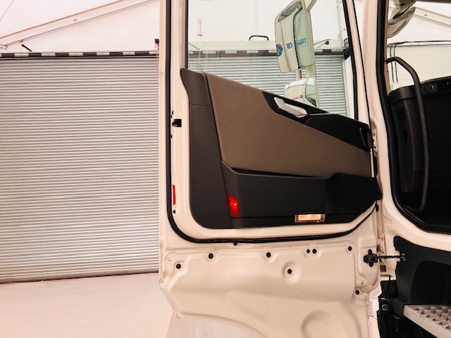 Volvo FH 500 6×2 Midlift Tractor Unit