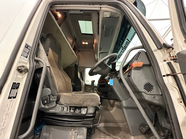 Volvo FH 520 6×2 Sleeper Cab Tractor Unit Manual
