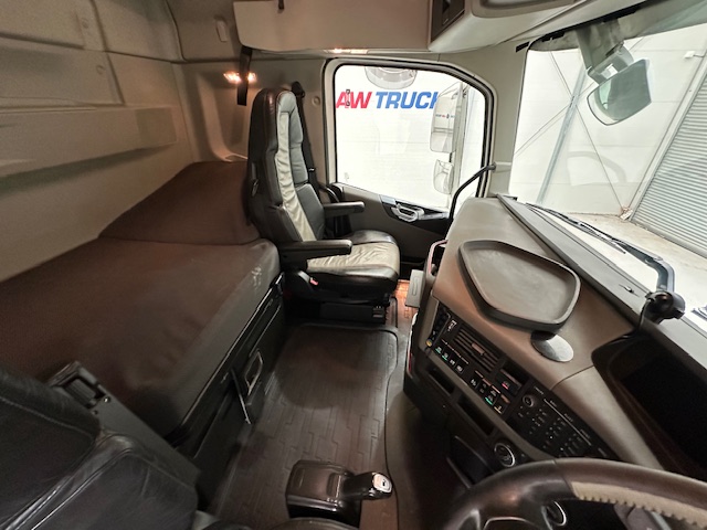 Volvo FH 500 6×2 Midlift Tractor Unit