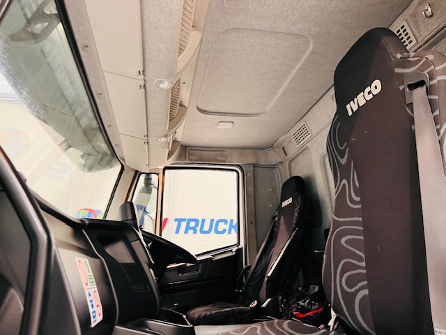 Iveco Stralis 310 Euro 6 6×2 Dropside Brick Grab