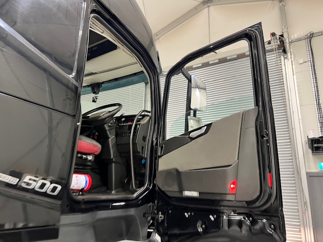 Volvo FH 500 6×2 Midlift Tractor Unit