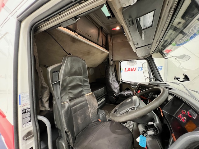 Volvo FH 480 6×2 Rear Lift Tractor Unit