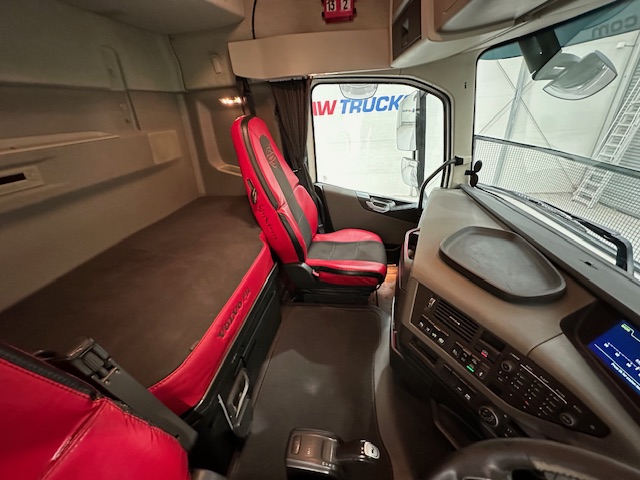 Volvo FH 500 6×2 Tractor Unit Safari Edition