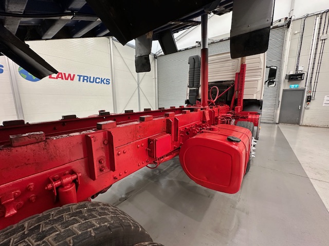 Volvo FM 380 8×4 Day Cab Tipper