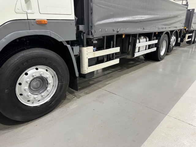DAF CF85 460 6×2 Flatbed Drawbar Brick Grab