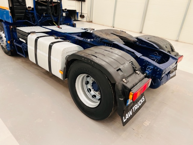Volvo FH12 420 4×2 Sleeper Cab Tractor Unit