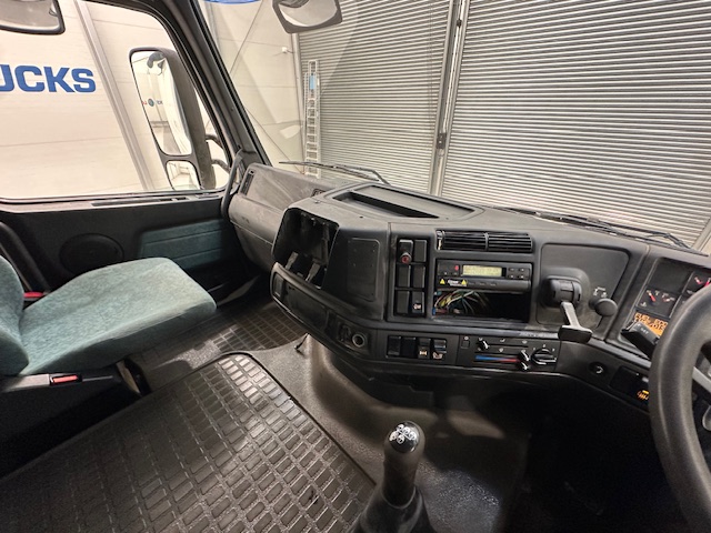 Volvo FH12 420 4×2 Caravan Transporter