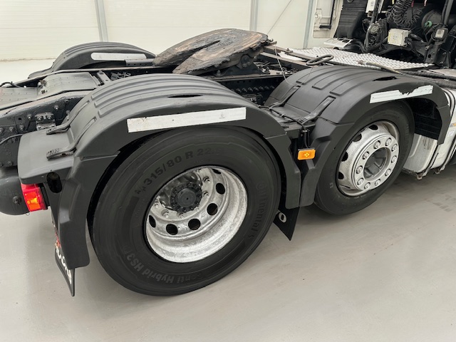 Volvo FH 460 6×2 Midlift Tractor Unit PTO