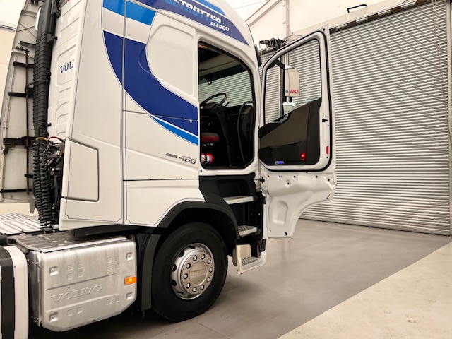Volvo FH 460 6×2 Midlift Tractor Unit