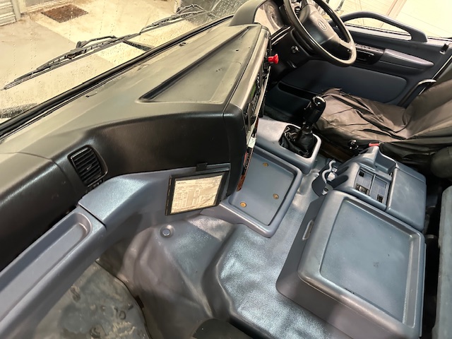 Hino 700 3241 8×4 Sleeper Cab Steel Tipper Grab
