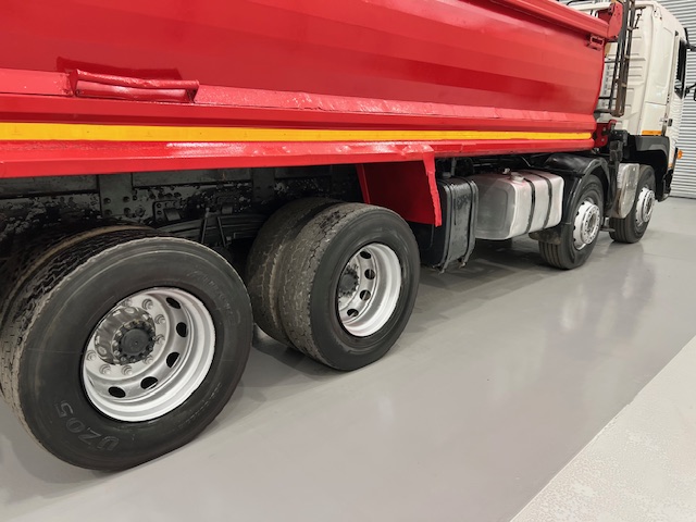 Volvo FM 400 8×4 Steel Tipper Grab Manual