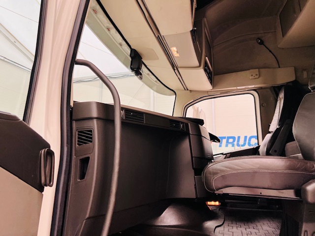 Volvo FH 500 6×2 Midlift Tractor Unit