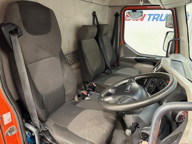 DAF LF 220 Day Cab Dropside Brick Grab