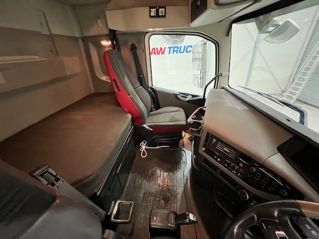 Volvo FH 500 6×2 Midlift Tractor Unit