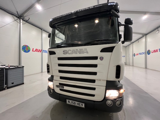 Scania R420 8×2 Rear Lift Brick Grab Drawbar