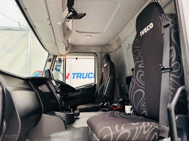 Iveco Stralis 310 6×2 Dropside Brick Grab