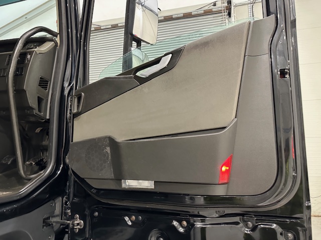 Volvo FH 500 6×2 Midlift Tractor Unit