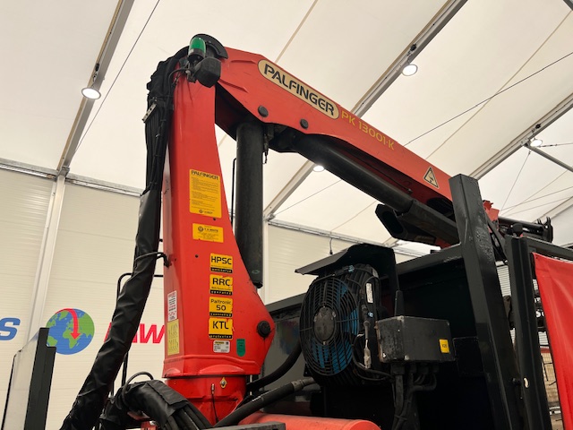 Iveco Stralis 310 6×2 Dropside Brick Grab