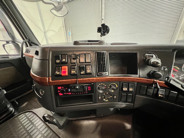 Volvo FH 480 6×2 Rear Lift Tractor Unit
