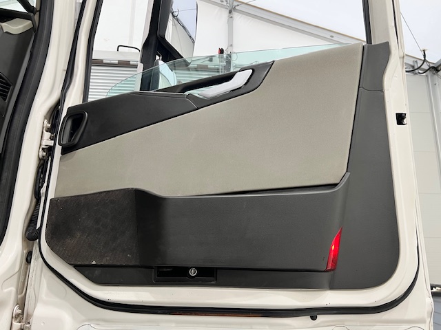 Volvo FH 500 6×2 Sleeper Cab Tractor Unit PTO