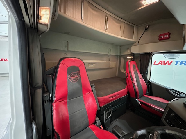 Volvo FH 500 6×2 Tractor Unit Safari Edition