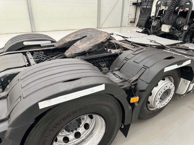 Volvo FH 460 6×2 Midlift Tractor Unit PTO