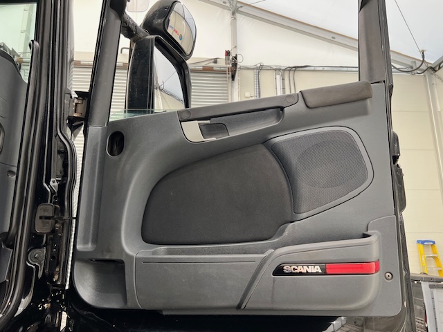 Scania R450 6×2 Rear Lift Highline Tractor Unit PTO