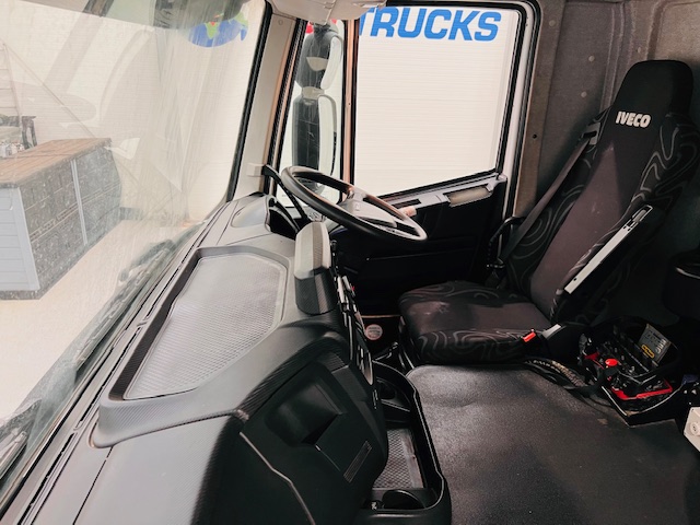 Iveco Stralis 310 Euro 6 6×2 Dropside Brick Grab