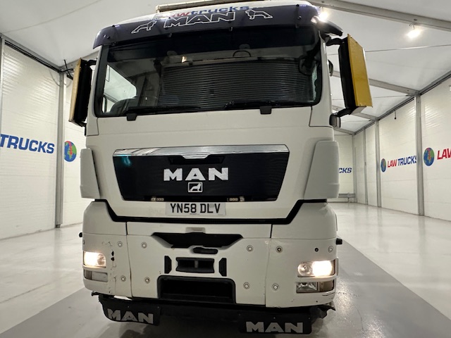 MAN TGX 26.440 6×2 Brick Grab Drawbar