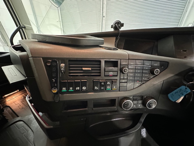 Volvo FH 500 6×2 Midlift Tractor Unit