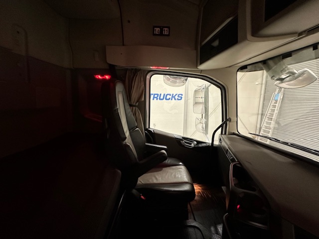 Volvo FH 500 6×2 Midlift Tractor Unit