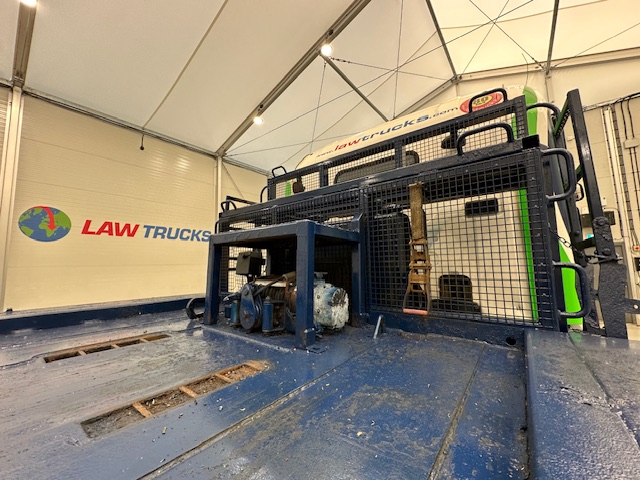 Scania P370 8×4 Sleeper Cab Skip Loader