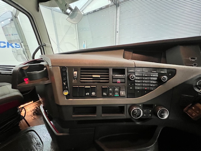 Volvo FH 500 6×2 Midlift Tractor Unit