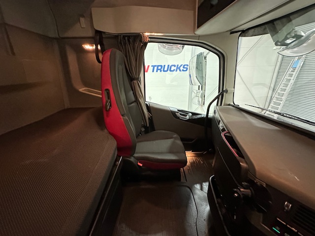 Volvo FH 500 6×2 Midlift Tractor Unit