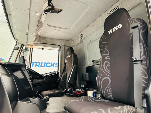 Iveco Stralis 310 6×2 Dropside Brick Grab