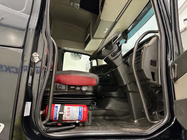 Volvo FH 500 6×2 Midlift Tractor Unit