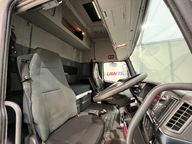 Volvo FH 460 6×2 Midlift Tractor Unit PTO