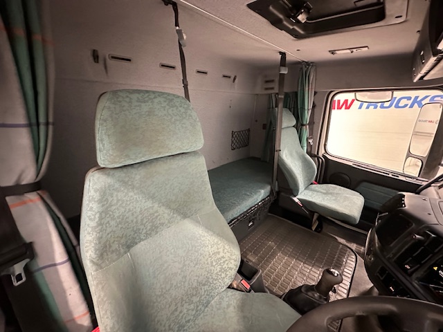 Volvo FH12 420 4×2 Caravan Transporter