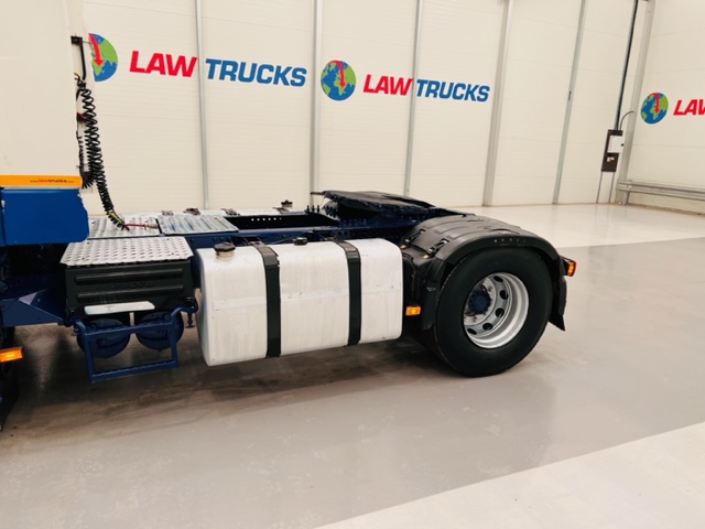 Volvo FH12 420 4×2 Sleeper Cab Tractor Unit
