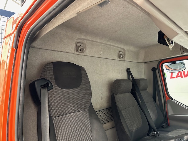 DAF LF 220 Day Cab Dropside Brick Grab